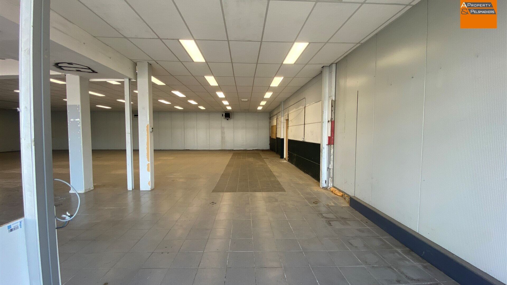 Commercial building for rent in HERENT