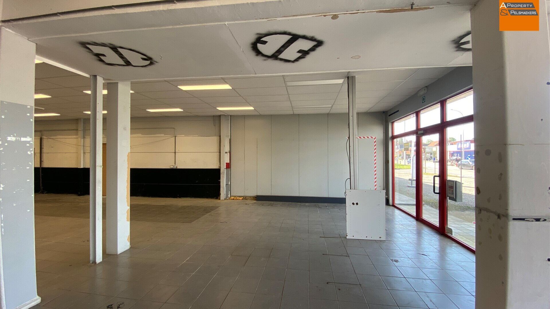 Commercial building for rent in HERENT