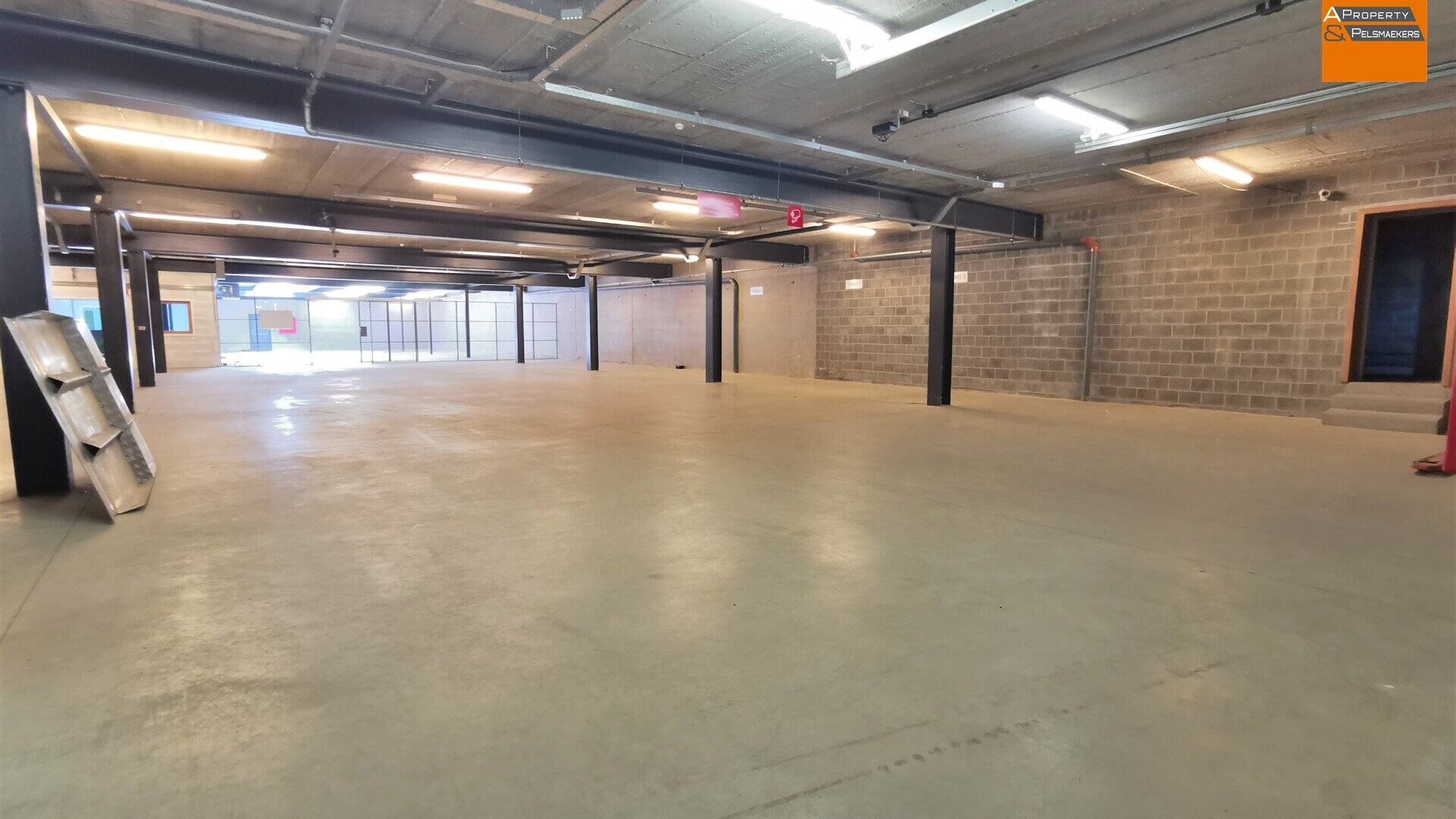 Retail space for rent in HERENT